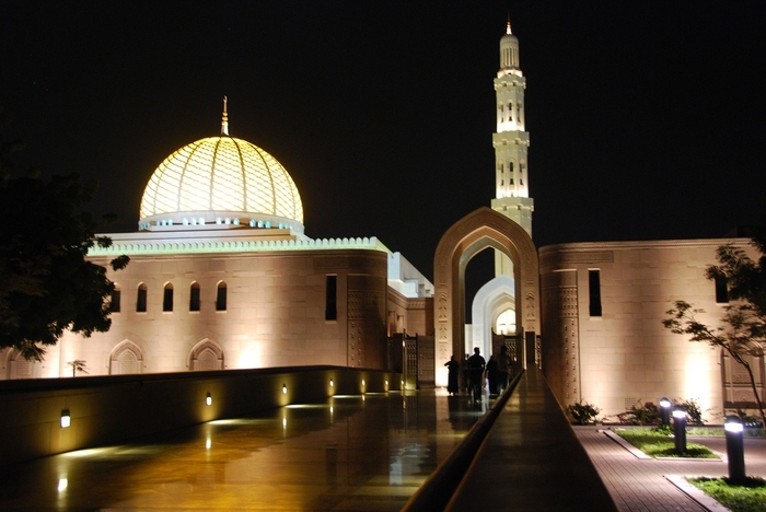 Sultan Qaboos Grand Mosque in Muscat -  Oman (night) - Islamic Architecture Around the World