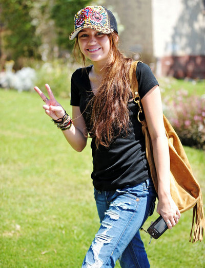 gallery-2950531 - miley peace