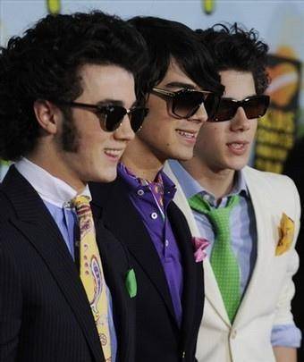 KTDFVHQDFBSJXDFKSHT - Jonas Brothers