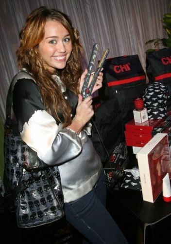 2zqvr7p - miley cyrus