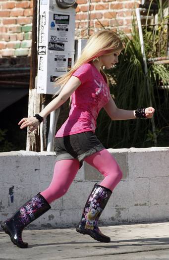 3 - AVRIL LAVIGNE