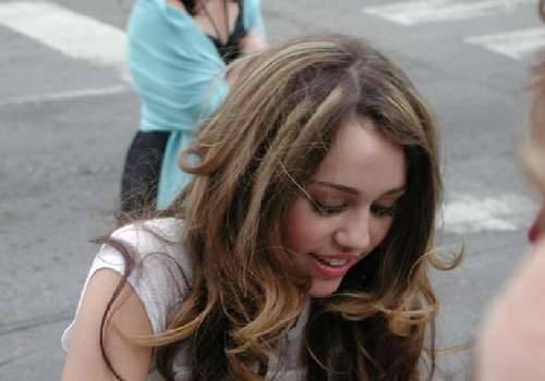 i296427328_74083_5 - videoclipuru-hannah-montana