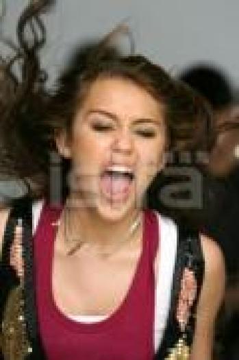 ZRWUQPQGWMHJVBKRWOO - miley cyrus - hannah montana