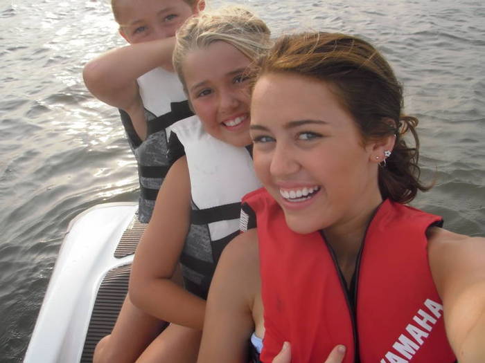UWXOWQYVKLNKNQSNATF - Miley personale