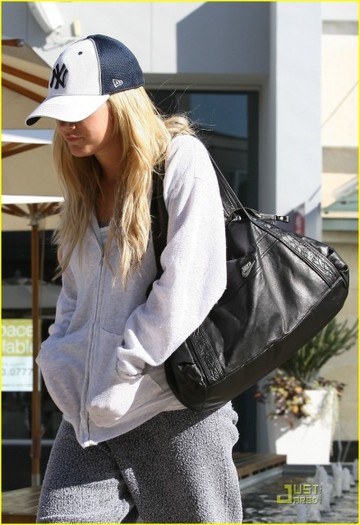 6nqiyu - Ashley Tisdale