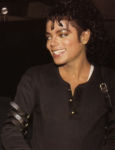 JZWVJYMXCQEZQEHRIJL - Poze Michael Jackson imbracat altfel decat in uniforme