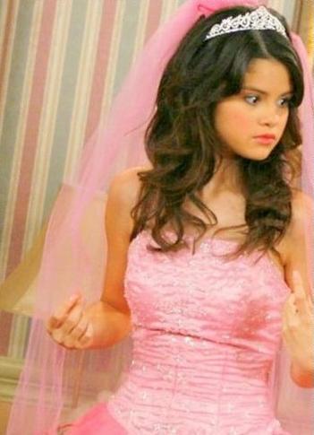 selena_gomez_1208750310[2]