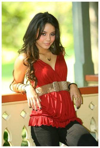 vanessa_anne_hudgens_1220538952
