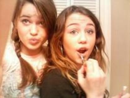 (6) - Rare photo Miley Cyrus