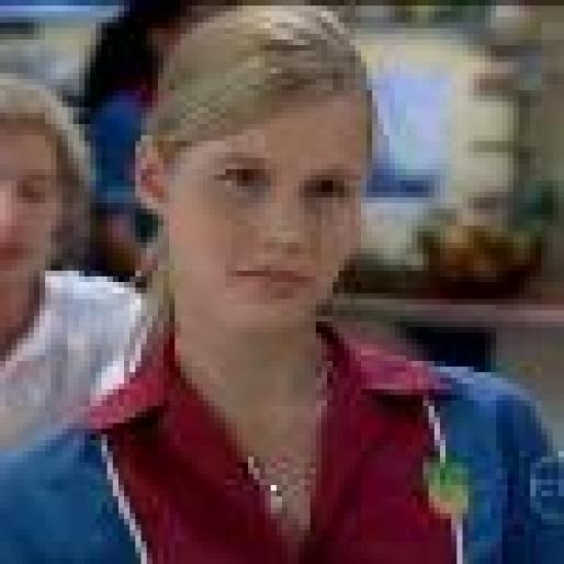 ema la juicenet - Claire Holt- Emma