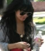 thumb_021 - vanessa hudgens Visiting a friend