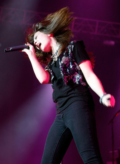 Jonas+Brothers+At+MGM+Grand+eoKU6esZfmOl - 0-Demi Lovato-0