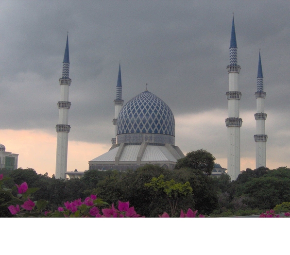 Sultan Salahuddin Abdul Aziz Shah Mosque in Selangor - Malaysia - Islamic Architecture Around the World