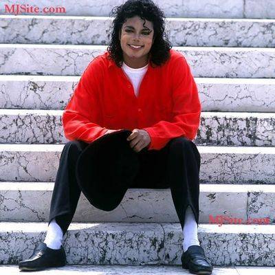 SWYATSHHNIWCCVXPWXP - Poze Michael Jackson imbracat altfel decat in uniforme