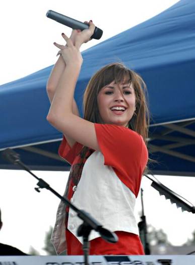 demilovato_net-festivalofballoons-0007 - demi lovato