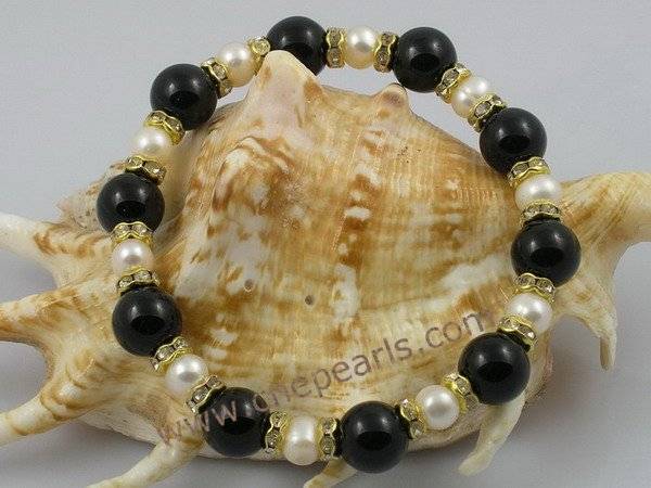BR2 - Pearls Bracelet