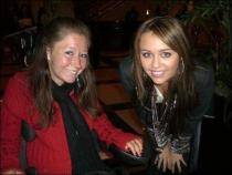 UNQSQKZNJPNXESLCSQL - Mileu and Hannah