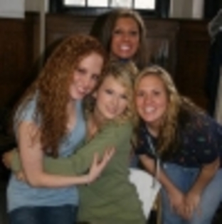 thumb_normal_misc_myspacepictures047 - Taylor Swift poze personale