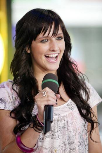 Ashlee_Simpson_1220231205