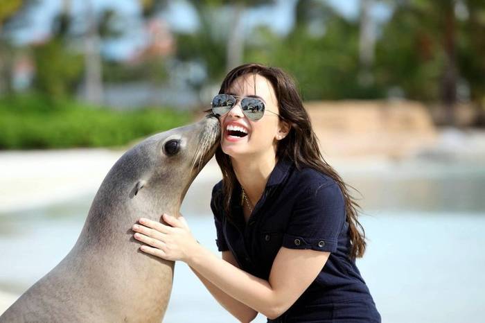 be72d00e - demi lovato