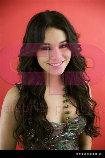VANESSA-vanessa-anne-hudgens-4112424-400-600