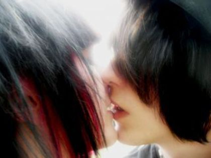 kissing1 - Cool