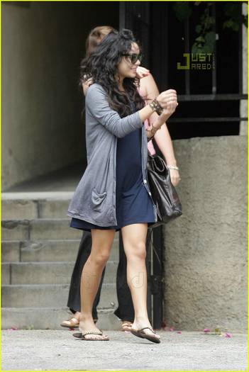 vanessa-hudgens-hollywood-home-09 - vanessa anne hudgens