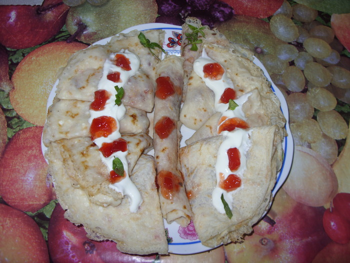 portofele(clatite)cu branza dulce cu smantana si dulceata de gutui