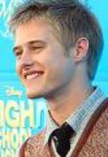 TIAYLTDSAGYLUURWHHL - Lucas Grabeel