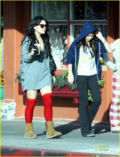 vanessa-hudgens-red-strockings-03 - Vanessa Hudgens Red Stocking Silly