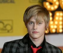 MEDEHWGIXIYPTQEYPQS - poze cu lucas grabeel