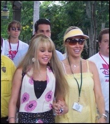 HXUGMBZGWRAJKODKAHX - Destiny Hope Cyrus