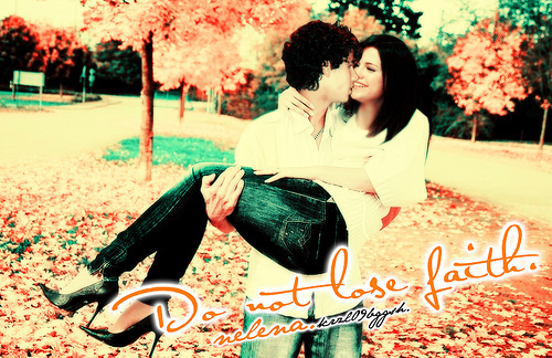 Nelena-3-selena-gomez-8193267-500-324