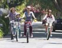 sdsdfsdf - The Cyrus Family Goes Bike Riding