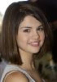 thumb_selena-gomez-si-a-schimbat-look-ul_2 - Selena Gomez