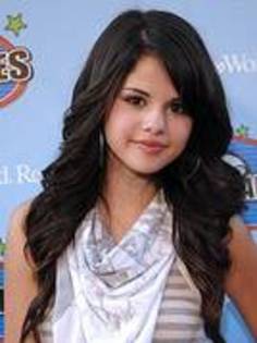 SeUUMUZLFUOXADLYJHH[1] - poze selena gomez