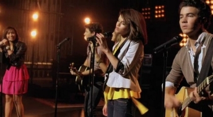 send6 - Poze Selena Gomez