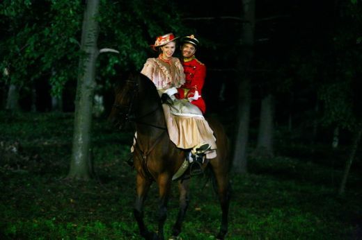 astazi-in-aniela-spectacol-incendiar-de-cancan-si-primul-sarut-dintre-radu-si-aniela_2_1 - Aniela