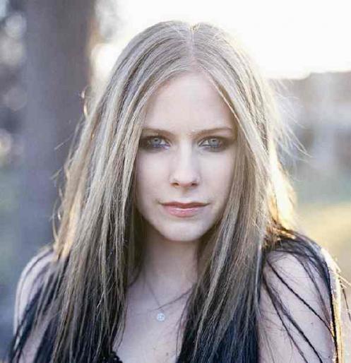 avril_lavigne_gothic_stands - vedethee