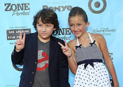 IMSVUBCYYQVRKPRMHPD - Frankie Jonas si Noah Cyrus