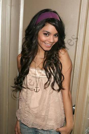 vanessaannehudgensdotnejq1 - Vanessa Hudgens