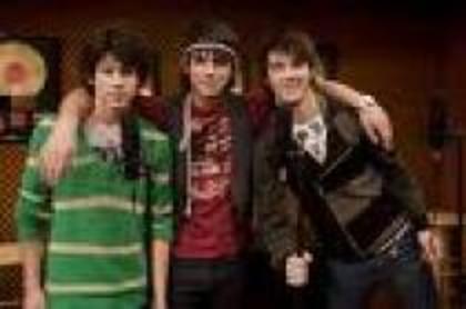 IPIKIZJHZVSBEJZUBLF - Jonas Brothers