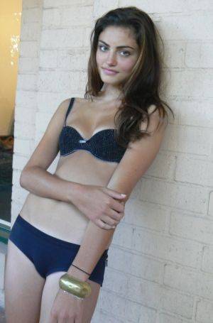 Phoebe-Tonkin-phoebe-tonkin-2619005-300-455 - aici arat niste poze faine cu phoebe tonkin