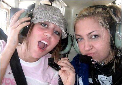 n1511352096_30084734_7718 - Miley Cyrus personal photos