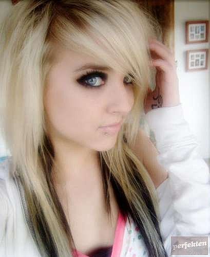 1e0dd604d8825320b8a4261368cc569b-main_Full - Emo Girls