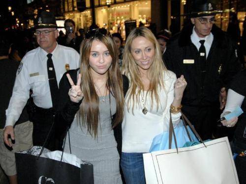 KBZWFIQUXJVKHRIPAHT - miley-hannah