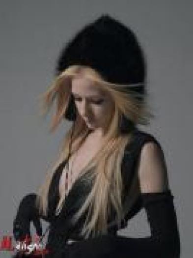 YULNMDTHRMSBOATKIOZ - avril lavigne