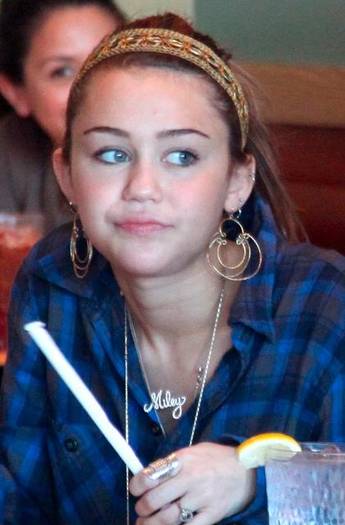 miley-cyrus-chinese-4 - cele mai rare poze cu miley Cyrus