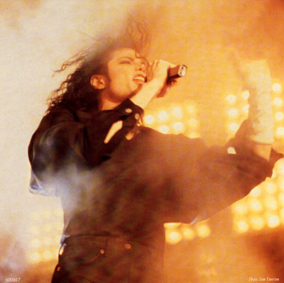 QWOVMSCRNSFIGMGQOGH - Poze Michael Jackson2 in videoclipuri