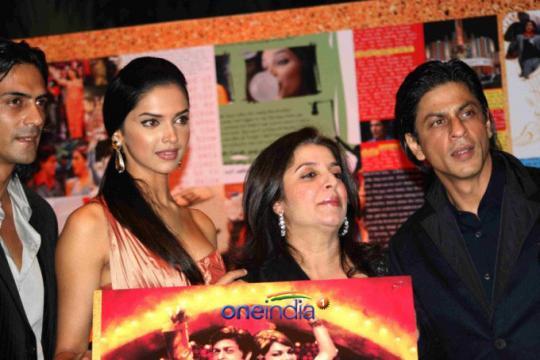 Arjun,Deepika,Farah si Srk facand reclama la filmul OSO
